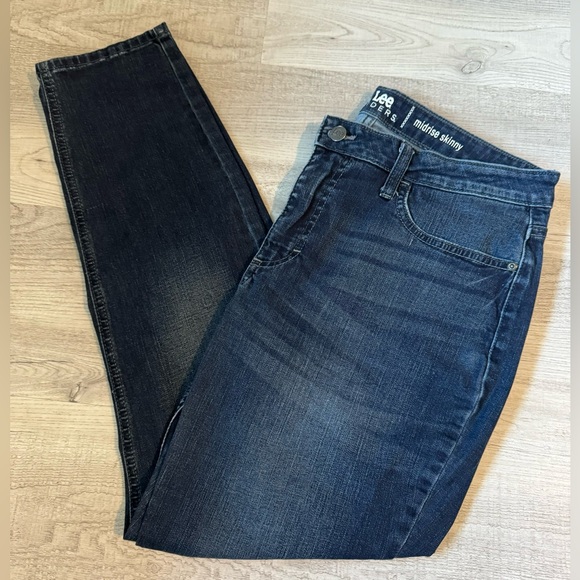 Lee Riders Mid-rise Skinny Jeans. Size 14M. Color Blue. - Picture 3 of 6